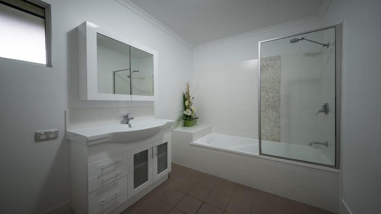 Watersons At Airlie Central Apartments Airlie Beach Eksteriør billede